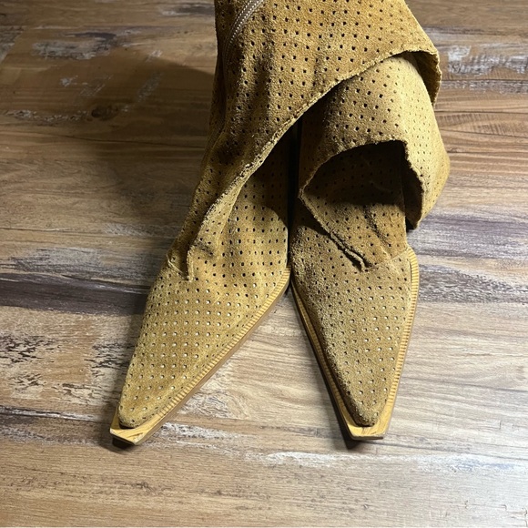 Rebels 7 women’s Boots Perforated Suede Leather Camel Square Toe Heels Wood - Picture 8 of 10